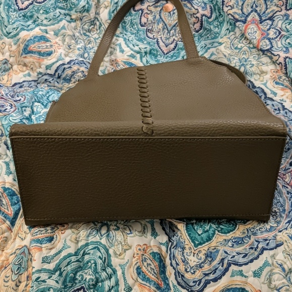 Unv. Threads - Picture 4 of 5